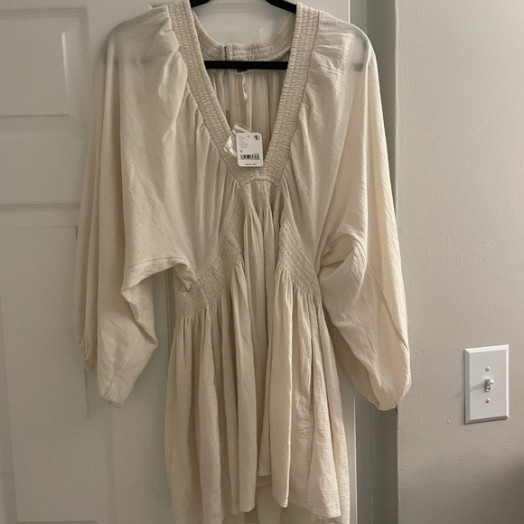 Chic Ivory V-Neck Dress - Picture 3 of 4
